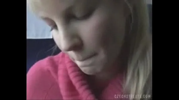 नए naughty blonde paying a blowjob on the bus शानदार वीडियो