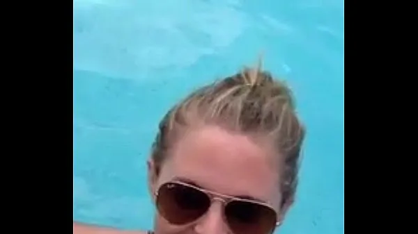 Neue Blowjob im öffentlichen Schwimmbad von Blonde, aufgenommen am Handycoole Videos