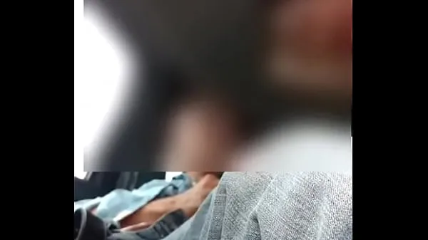 Novos Esposa chupando outro no caminho do motel, marido dirigindo vídeos legais