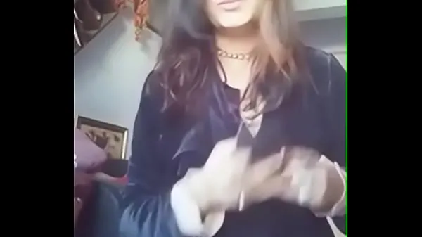 Nouvelles Arshi Khan montre de beaux seins et un grand décolleté pour Shahid Afridi vidéos sympas