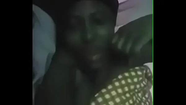 Nouvelles noir ébène Naija nue sur Facebook vidéos sympas