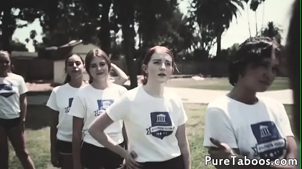 Nouvelles Étudiante jeune fille choyée par un prof tabou vidéos sympas