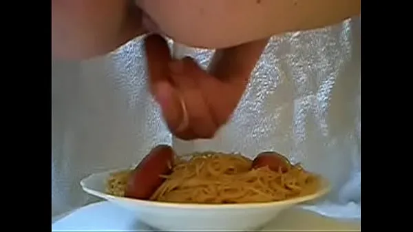 Nuevos Masturbating with food vídeos interesantes