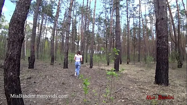 Nuovi Scopata pubblica all'aperto per Mia in forma nella foresta. Mia Bandini fantastici video