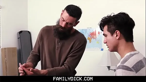 Nuovi FamilyDick - StepDaddy insegna al figliastro vergine a succhiare e scopare fantastici video