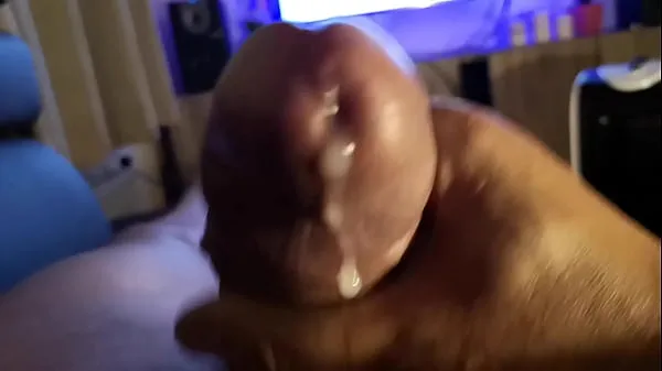 Nieuwe big mushroom headed cock shoots cum at you tastbare coole video's