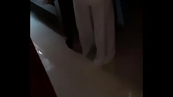 新Pupils secretly filmed the teacher changing clothes 2酷视频