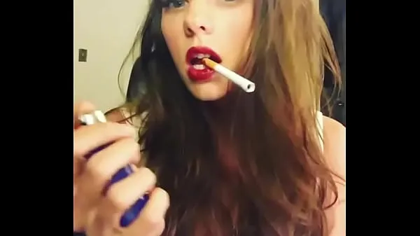 Nye Hot girl with sexy red lips kule videoer