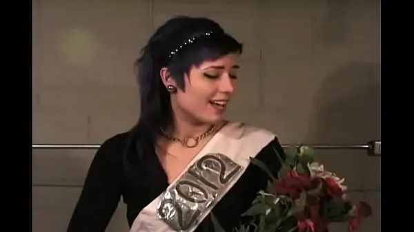 Uutta Vee Valentine - La Vore Girl of The Year 2012 siistiä videota