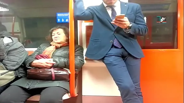 Nuevos Bulge Suit en el metro vídeos interesantes