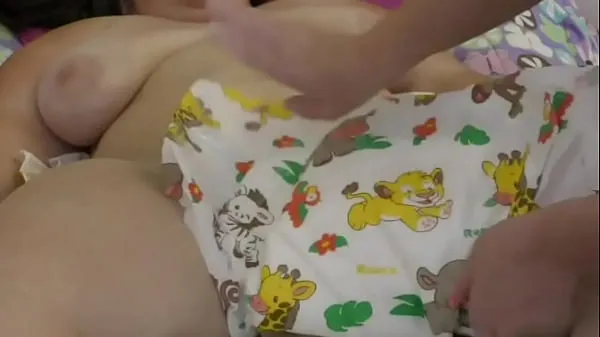 Novos ABDL e fantasias de fetiche de fraldas com babás e babás gostosas vídeos legais