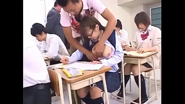 Nuevos La chica estudiante en clase por el chico rico | Ver más vídeos interesantes