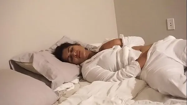 新Desi Bhabi fucks herself in bed - Maya酷视频