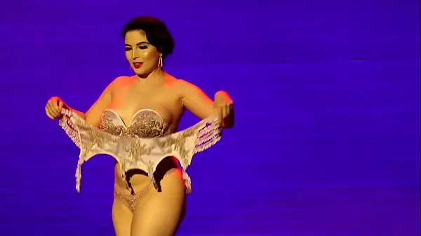 Nové Petit Chéri - Burlesque Festival skvelé videá