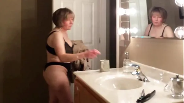 New Spy on this GILF in the morning cool Videos