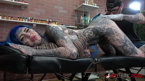 Amber Luke gets a asshole tattoo and a good fucking Video hebat baharu