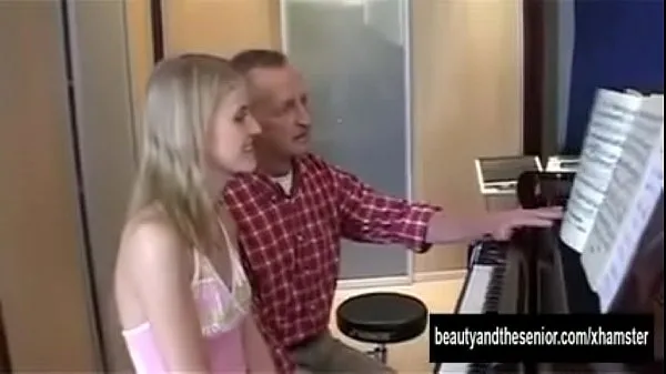 Νέα Blonde teen fucks Old Paul ωραία βίντεο