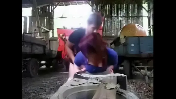 Новые Парень-фермер с большой елдой трахает грудастую милфу классные видео