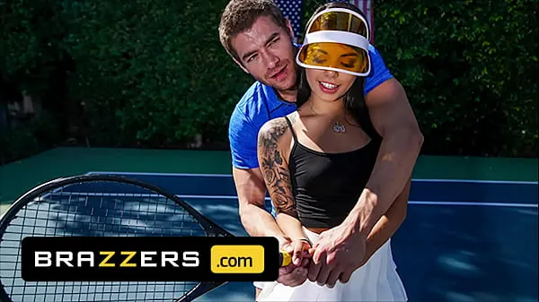 Nowe Xander Corvus) Massages (Gina Valentinas) Foot To Ease Her Pain They End Up Fucking - Brazzers fajne filmy