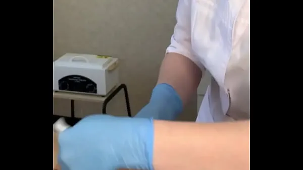 نئے The patient CUM powerfully during the examination procedure in the doctor's hands زبردست ویڈیوز
