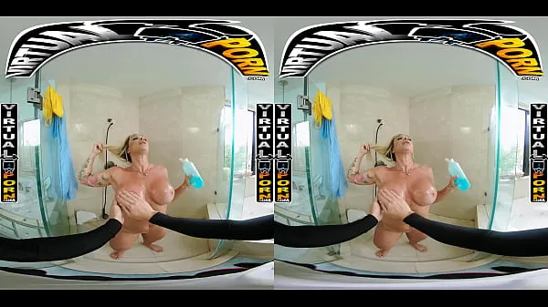 नए Busty Blonde MILF Robbin Banx Seduces Step Son In Shower शानदार वीडियो