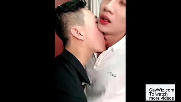 Új Two slim Asian twinks enjoy their first sex klassz videó