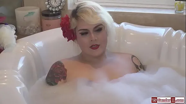 Novi Trans stepmom Isabella Sorrenti anal fucks stepson kul videoposnetki