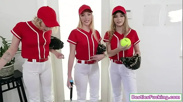 Nouvelles Des filles de baseball se font baiser par leur entraîneur vidéos sympas