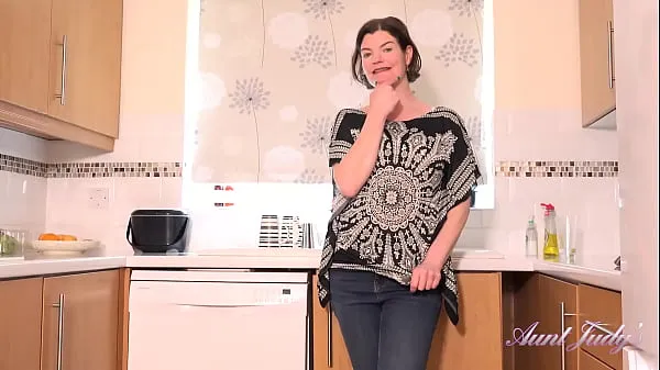 Новые Натуральная милфа с полным кустом Jenny - на кухне, инструкция по дрочке классные видео