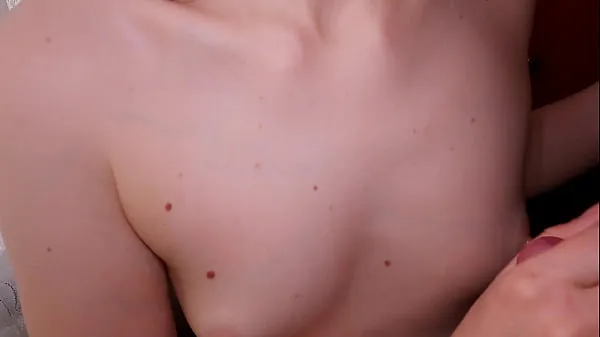 新18 year old babe with tiny tits sucks cock酷视频