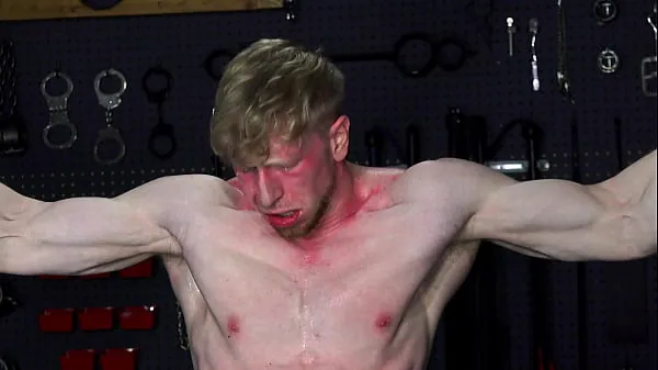 Neue Heißer junger Jock Jesse Stone im BDSM-Dungeon zu totaler Dominanz verurteiltcoole Videos