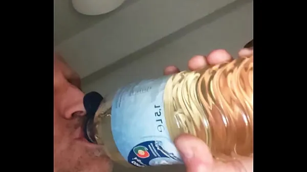 New Chugging 1,5 litres of piss cool Videos