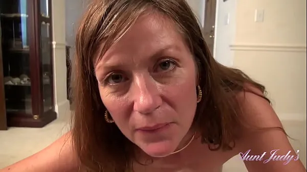 Новые Твоя 43-летняя сводная тетя с волосатой киской сосет твой член и позволяет тебе трахнуть ее (Изабелла - виртуальное видео от первого лица классные видео