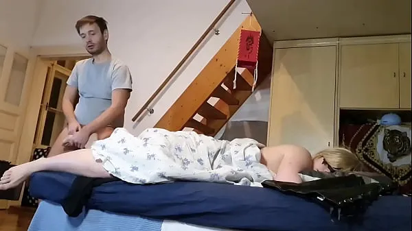 新Horny stepson cumming on his Mothers feet secretly in front "hidden" cam (She know everything酷视频