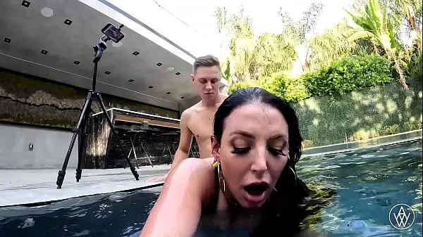 Новые ANGELA WHITE - грудастая секс в бикини в бассейне классные видео