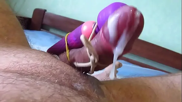 Nye tied a toy to a penis and cum hard - slow motion kule videoer