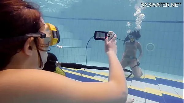 Nowe Adeline being filmed by a girl in the pool fajne filmy