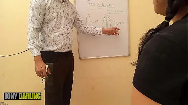 Новые Индийская учительница ххх учит своего ученика, что такое киска и член, четкий грязный разговор на хинди от Джони Дарлинга классные видео