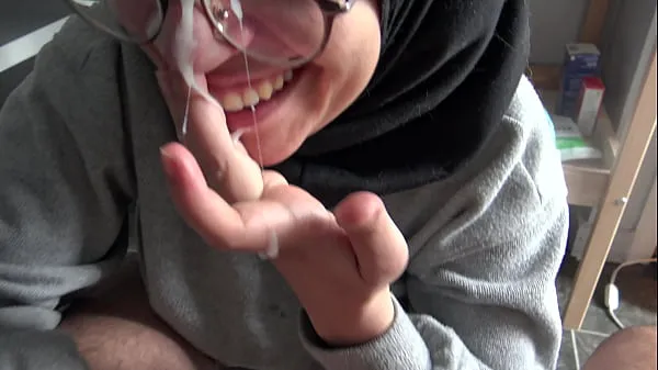 نئے A Muslim girl is disturbed when she sees her teachers big French cock زبردست ویڈیوز