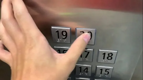 Novos Sexo em público, no elevador com um estranho e eles nos pegam vídeos legais