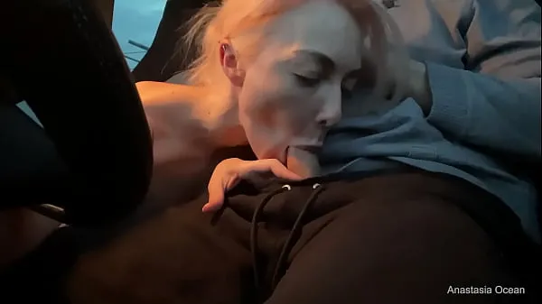 Nye A hot girl gave a blowjob to the driver while he was driving. Extreme blowjob. cum in mouth kule videoer